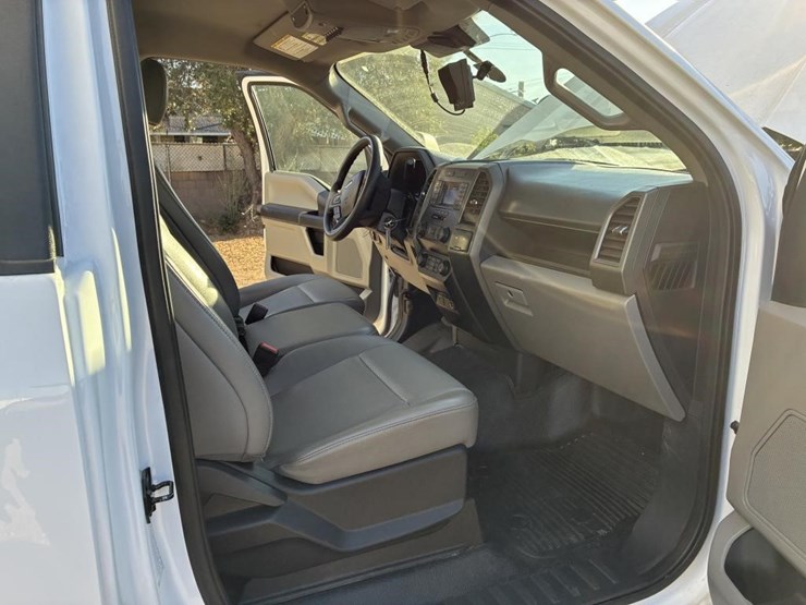 2022-ford-f450-xl-image-11