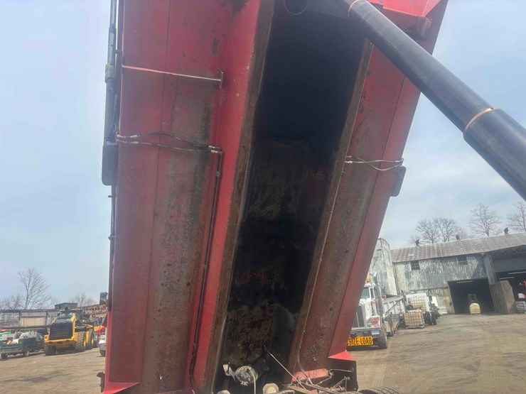 2004-peterbilt-385-image-6