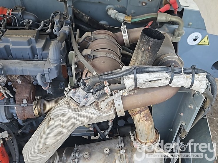 2017-skyjack-sj1056th-image-23