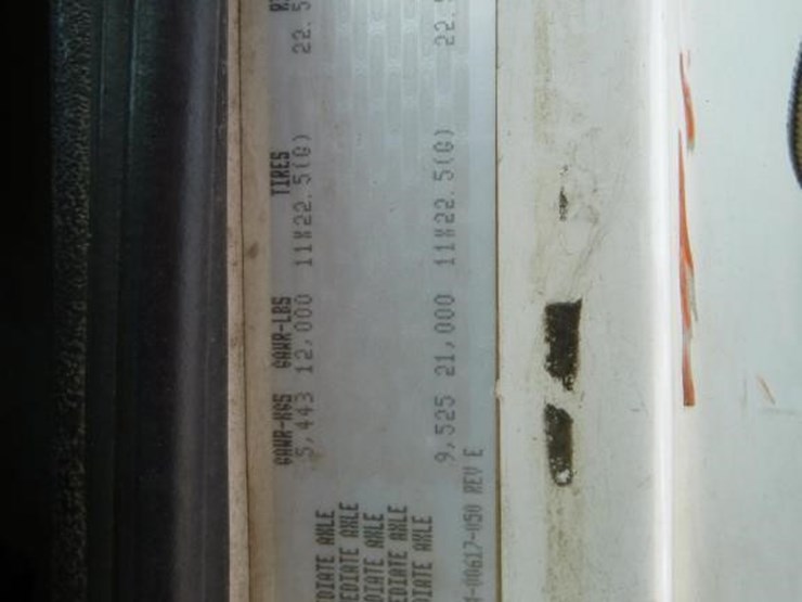 2001-freightliner-fl70-image-43