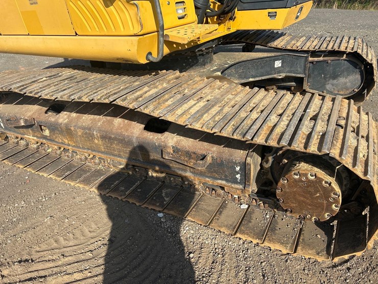 2015-deere-210g-lc-image-19