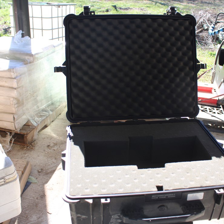 #1075 • (3) Hard Plastic Cases