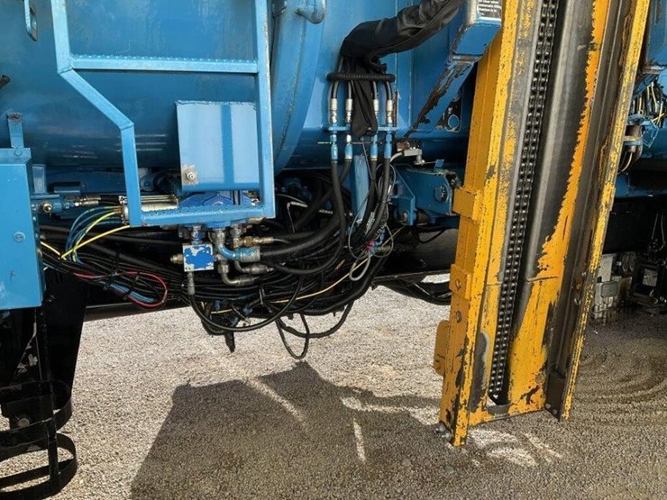 2018-peterbilt-520-image-13