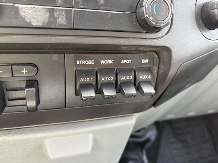 2015-ford-f550-image-15