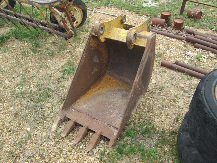 #38180-•-24"-excavator-bucket-image-1