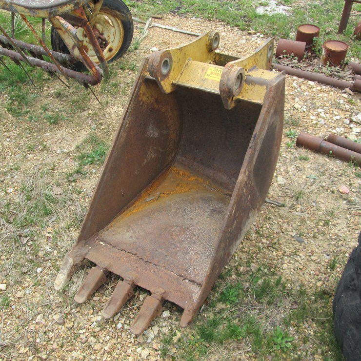 #38180 • 24" Excavator Bucket