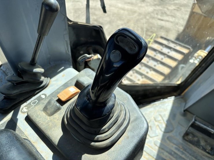 2002-caterpillar-d3g-image-27