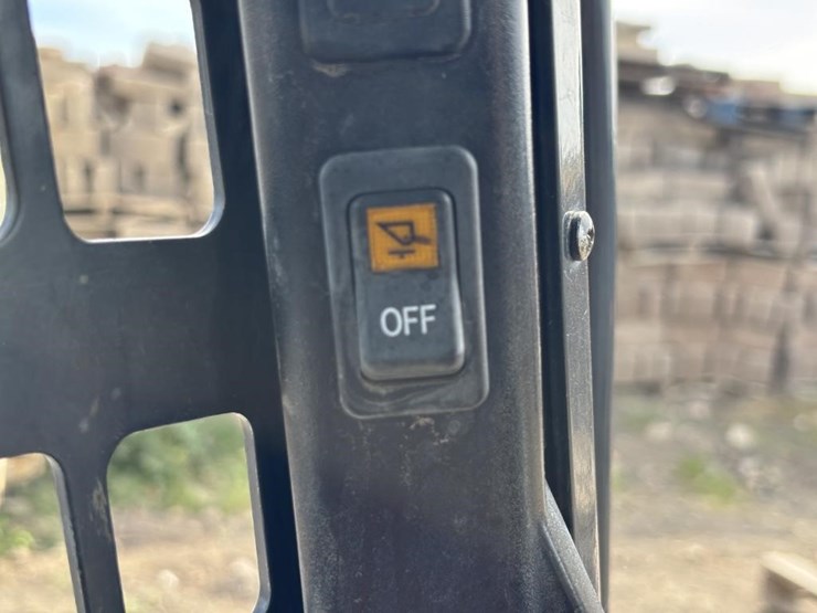 2017-bobcat-t650-image-33