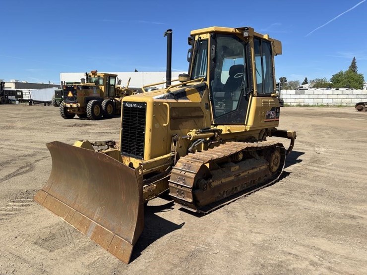 2002-caterpillar-d3g-image-1