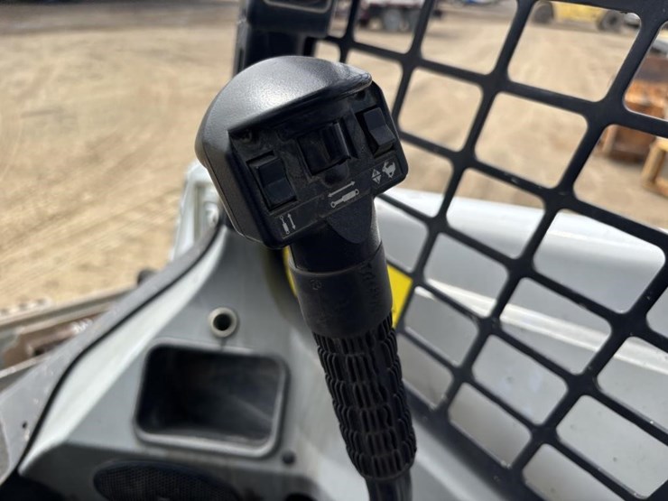 2021-bobcat-t450-image-23