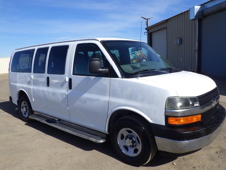 2005-chevrolet-express-1500-image-2