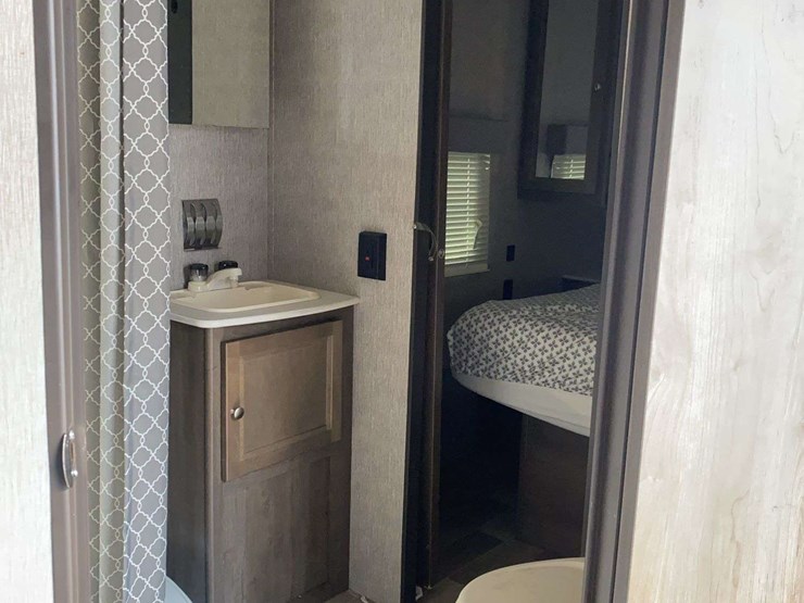 2019-dutchmen-coleman-lantern-edition-250tq-image-19