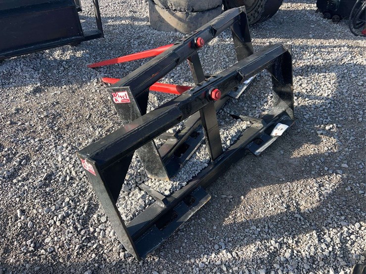new-kivel-single-prong-skidsteer-bale-spear-image-2