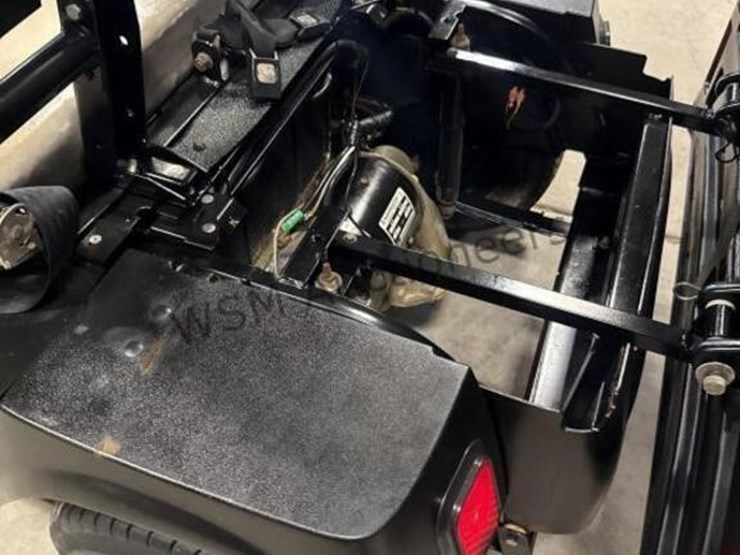 2014-e-z-go-terrain-250-image-10