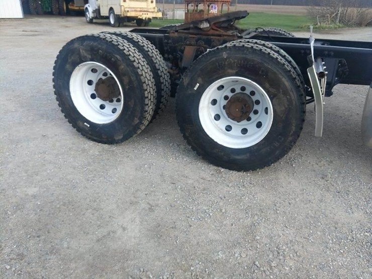 2012-peterbilt-386-image-8