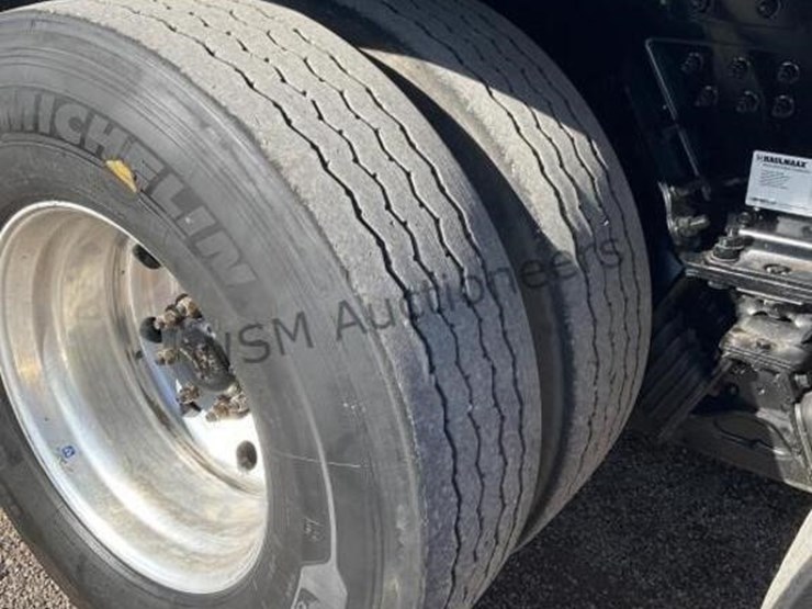 2018-peterbilt-520-image-8