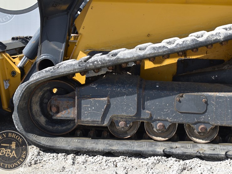 2020-deere-333g-image-39