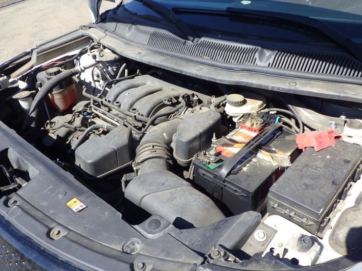 2015-ford-explorer-image-10