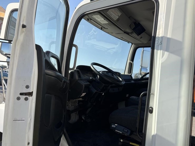 2016-hino-338-image-12