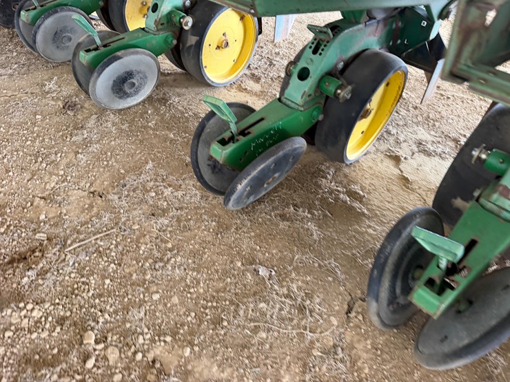 john-deere-7300-image-17