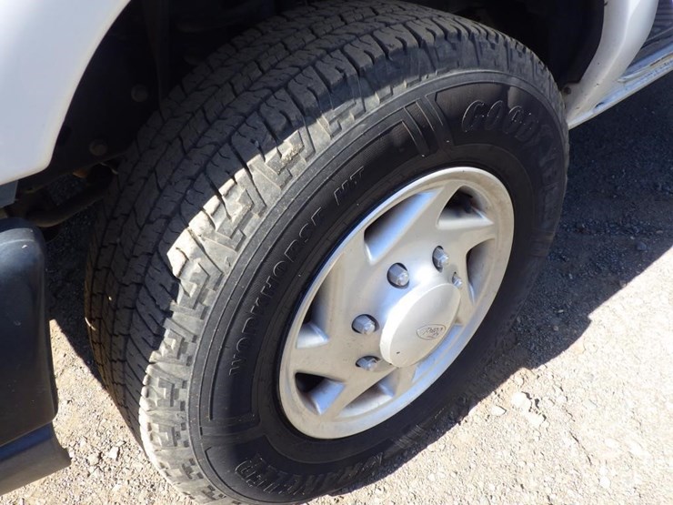 2011-ford-cargo-image-13