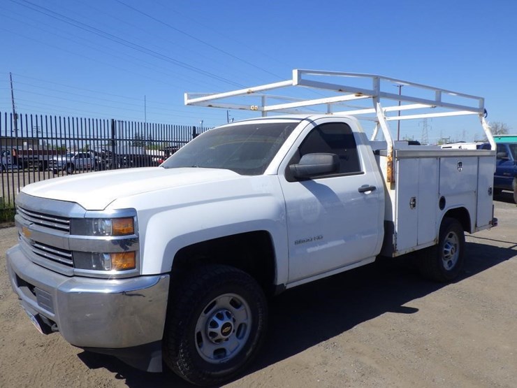 2018-chevrolet-2500hd-image-1