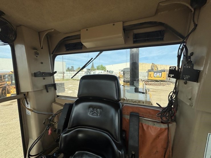 2006-caterpillar-143h-image-59