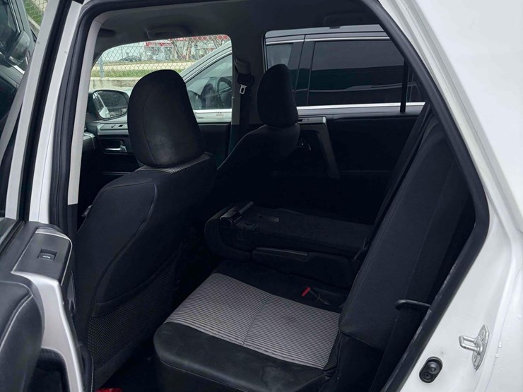 2015-toyota-4-runner-image-8