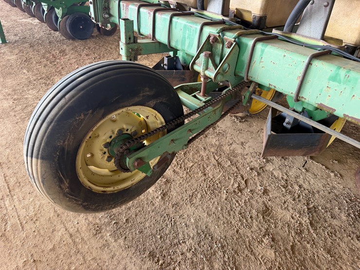 john-deere-7300-image-34