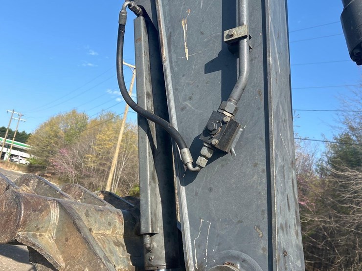 2015-deere-210g-lc-image-9