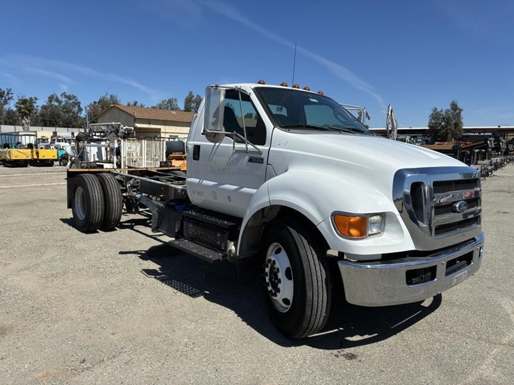 2015-ford-f650-image-2