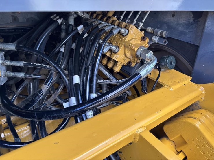 2018-deere-210lep-image-22