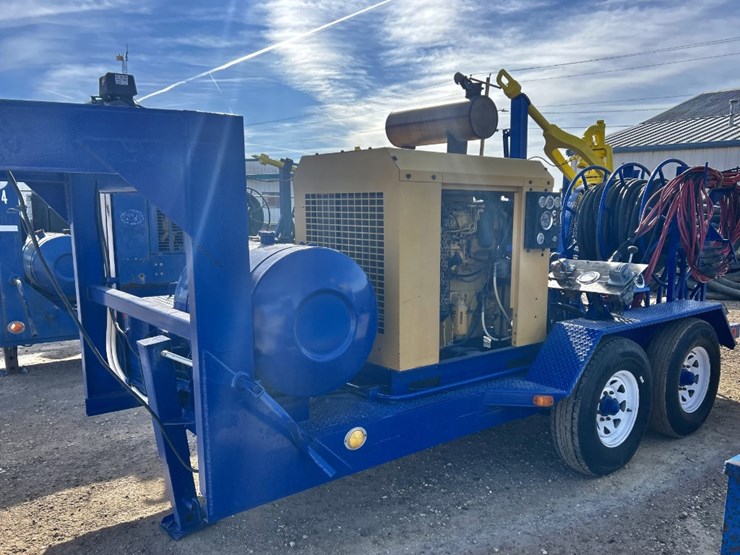 2004-evco-2.5-85-ton-power-swivel-mtd-on-2004-evco-15-t/a-gooseneck-trailer-image-2