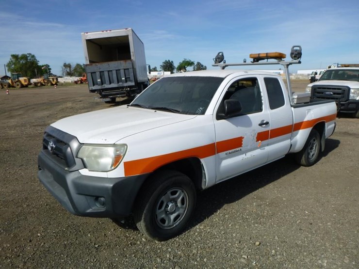 2013-toyota-tacoma-image-2