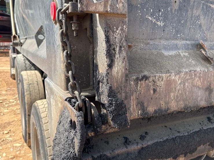 2015-caterpillar-ct660l-image-15