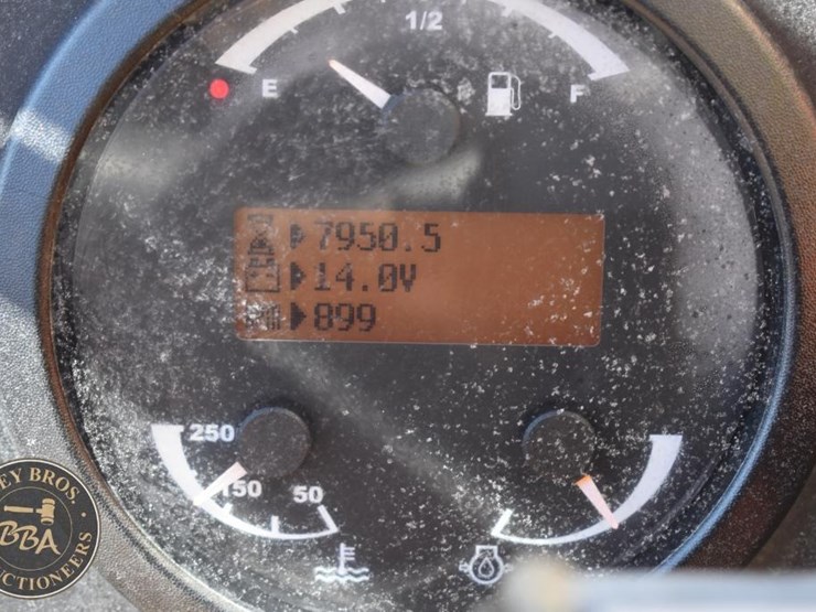 2015-jlg-g10-55a-image-61