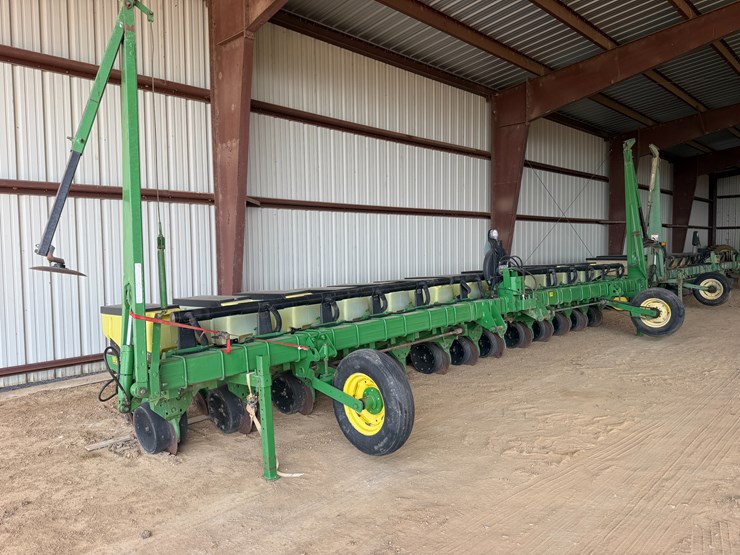 john-deere-7300-image-2