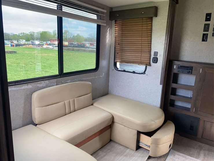 2019-forest-river-xlr-boost-31qb-image-12