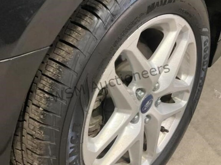 2014-ford-fusion-se-sdn-image-8