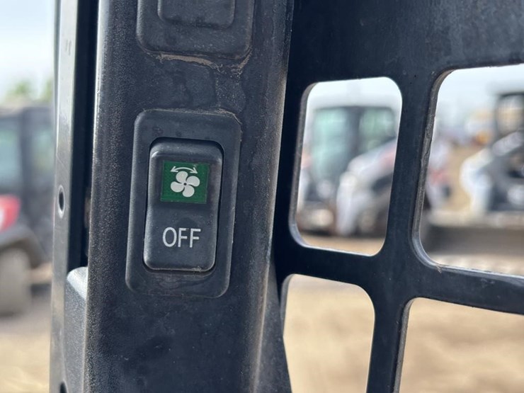 2017-bobcat-t650-image-28