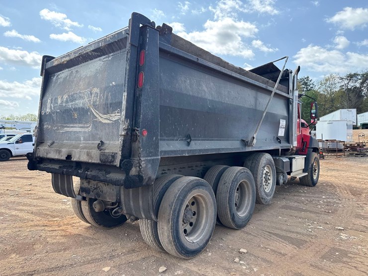 2015-caterpillar-ct660l-image-5