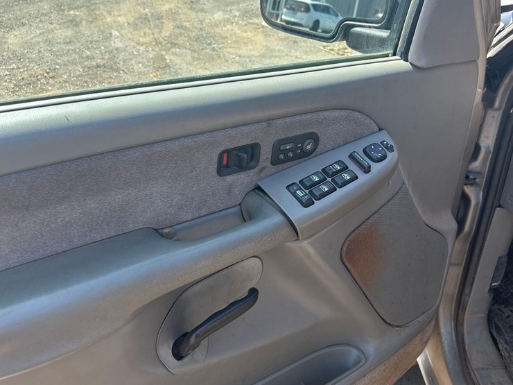 2001-chevrolet-2500hd-image-26