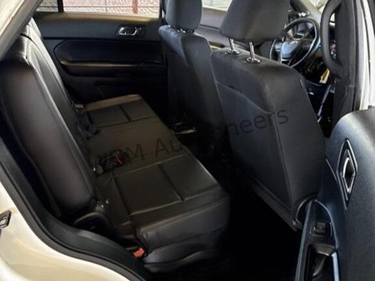 2017-ford-explorer-image-24