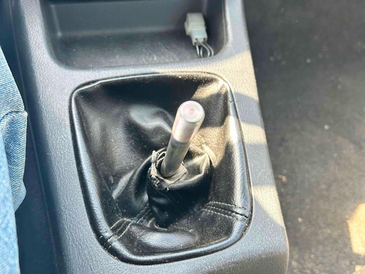 2004-subaru-impreza-awd-sedan-image-30