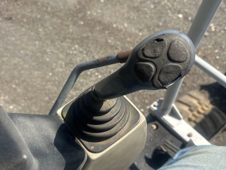 2007-takeuchi-tb135-image-20