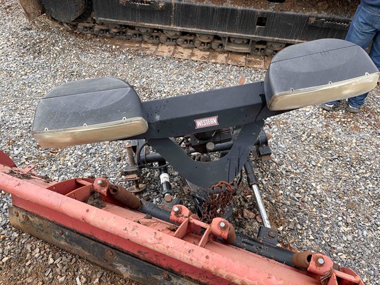 8'-boss-snow-plow-image-2