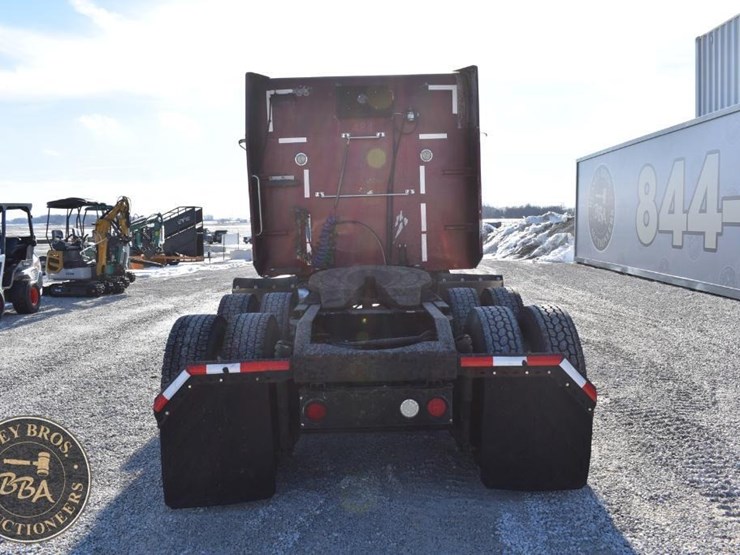 2004-peterbilt-379-image-11