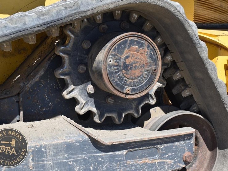 2019-deere-333g-image-40