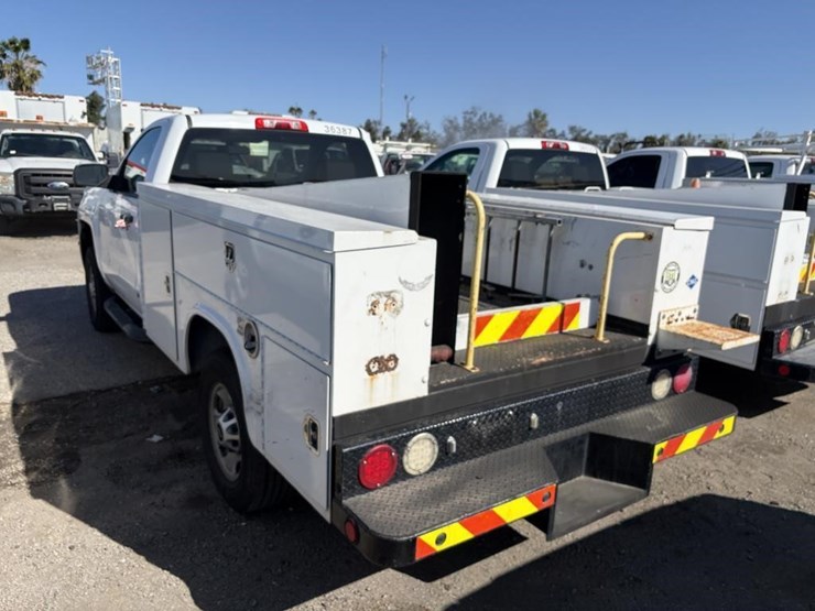 2016-chevrolet-2500-image-2