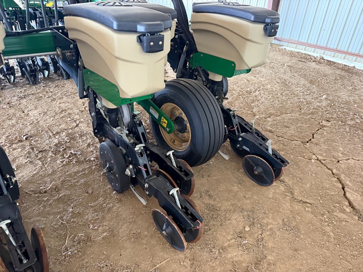 great-plains-yp825a-image-8